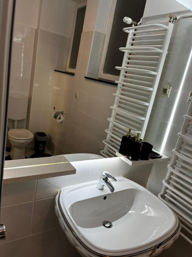 Apartman Gold Maris Apartment Karlovac Exterior foto