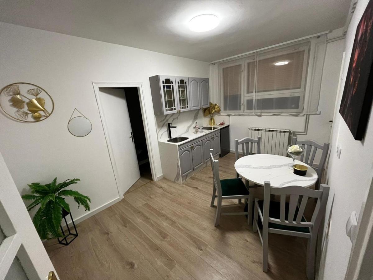 Apartman Gold Maris Apartment Karlovac Exterior foto